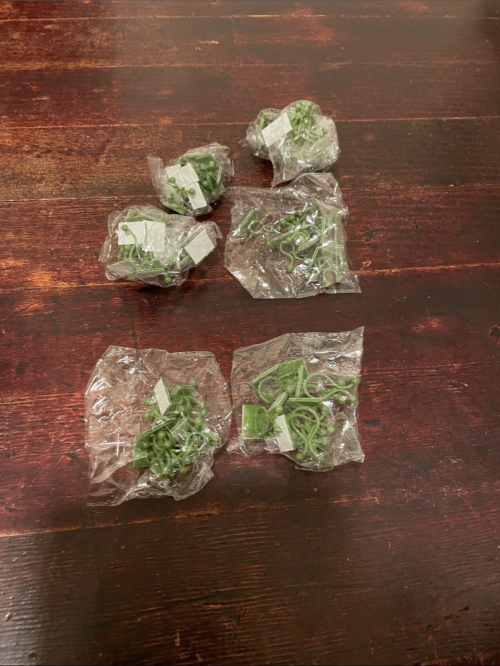 Green Party Curtain Hooks - Pack of Decorative Clips